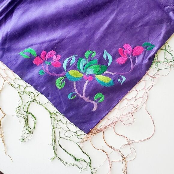 Vtg Purple Floral Embroidered Small Tablecloth Square Satin Decorative Accent - Picture 2 of 16